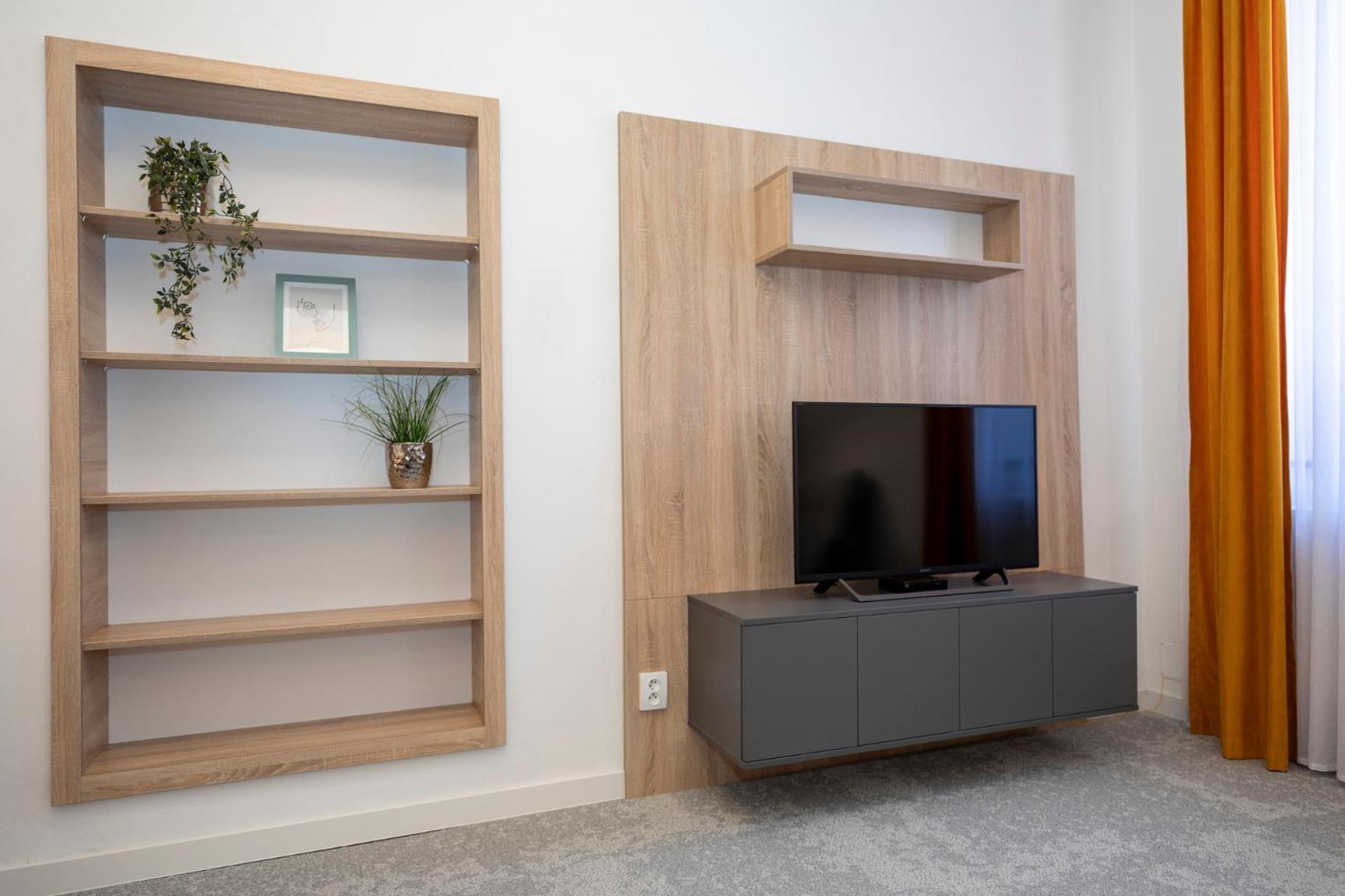 Alure Residences 10 - 24H Self Check-In & Private Parking Next To The Apartment Building Included, City Center Right On Snp Square In A Quiet Passage, New Building, Best Deal In Town Banská Bystrica Eksteriør bilde