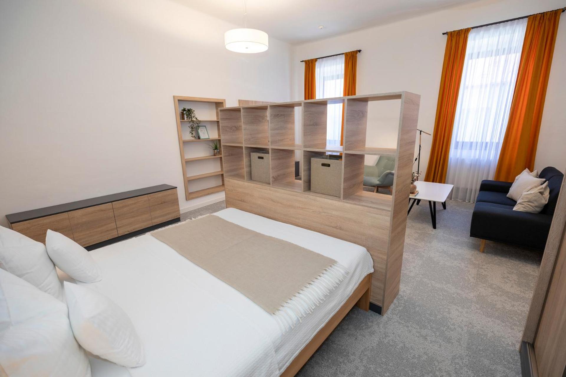 Alure Residences 10 - 24H Self Check-In & Private Parking Next To The Apartment Building Included, City Center Right On Snp Square In A Quiet Passage, New Building, Best Deal In Town Banská Bystrica Eksteriør bilde