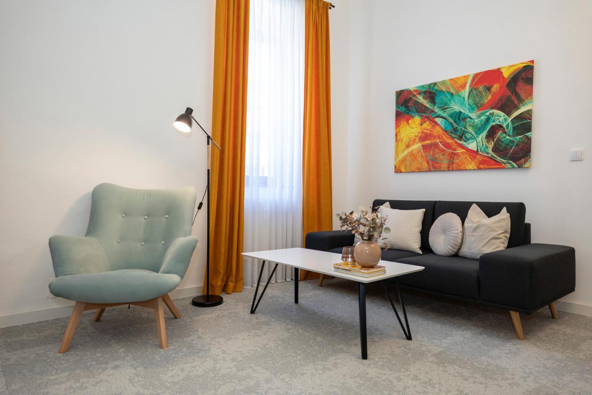Alure Residences 10 - 24H Self Check-In & Private Parking Next To The Apartment Building Included, City Center Right On Snp Square In A Quiet Passage, New Building, Best Deal In Town Banská Bystrica Eksteriør bilde