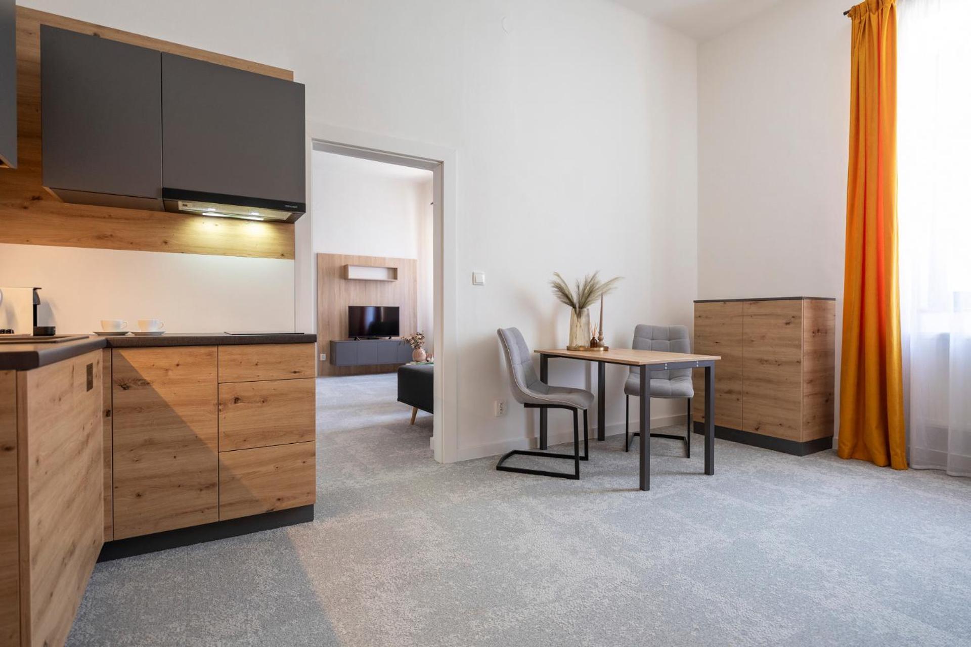 Alure Residences 10 - 24H Self Check-In & Private Parking Next To The Apartment Building Included, City Center Right On Snp Square In A Quiet Passage, New Building, Best Deal In Town Banská Bystrica Eksteriør bilde