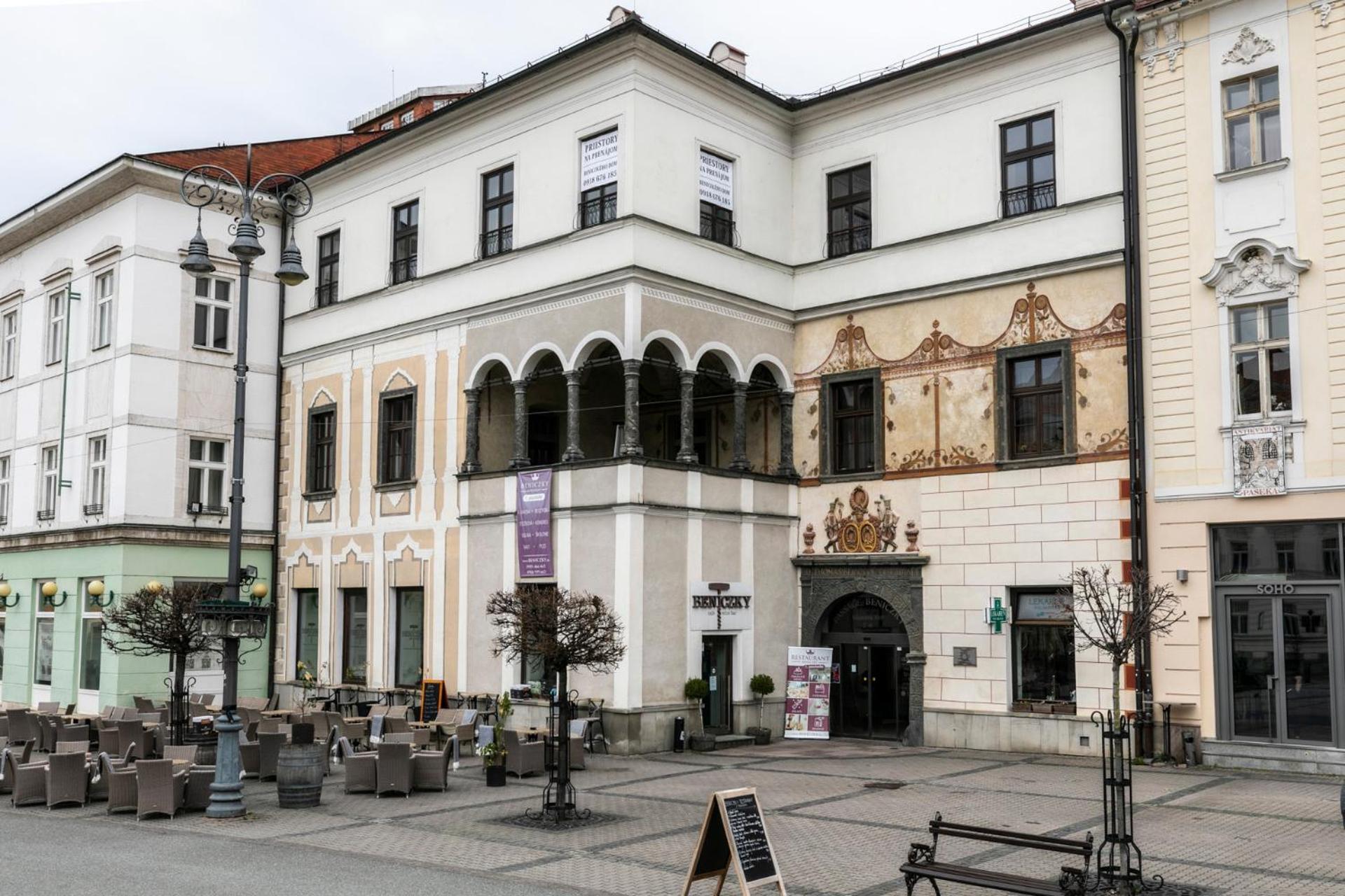 Alure Residences 10 - 24H Self Check-In & Private Parking Next To The Apartment Building Included, City Center Right On Snp Square In A Quiet Passage, New Building, Best Deal In Town Banská Bystrica Eksteriør bilde